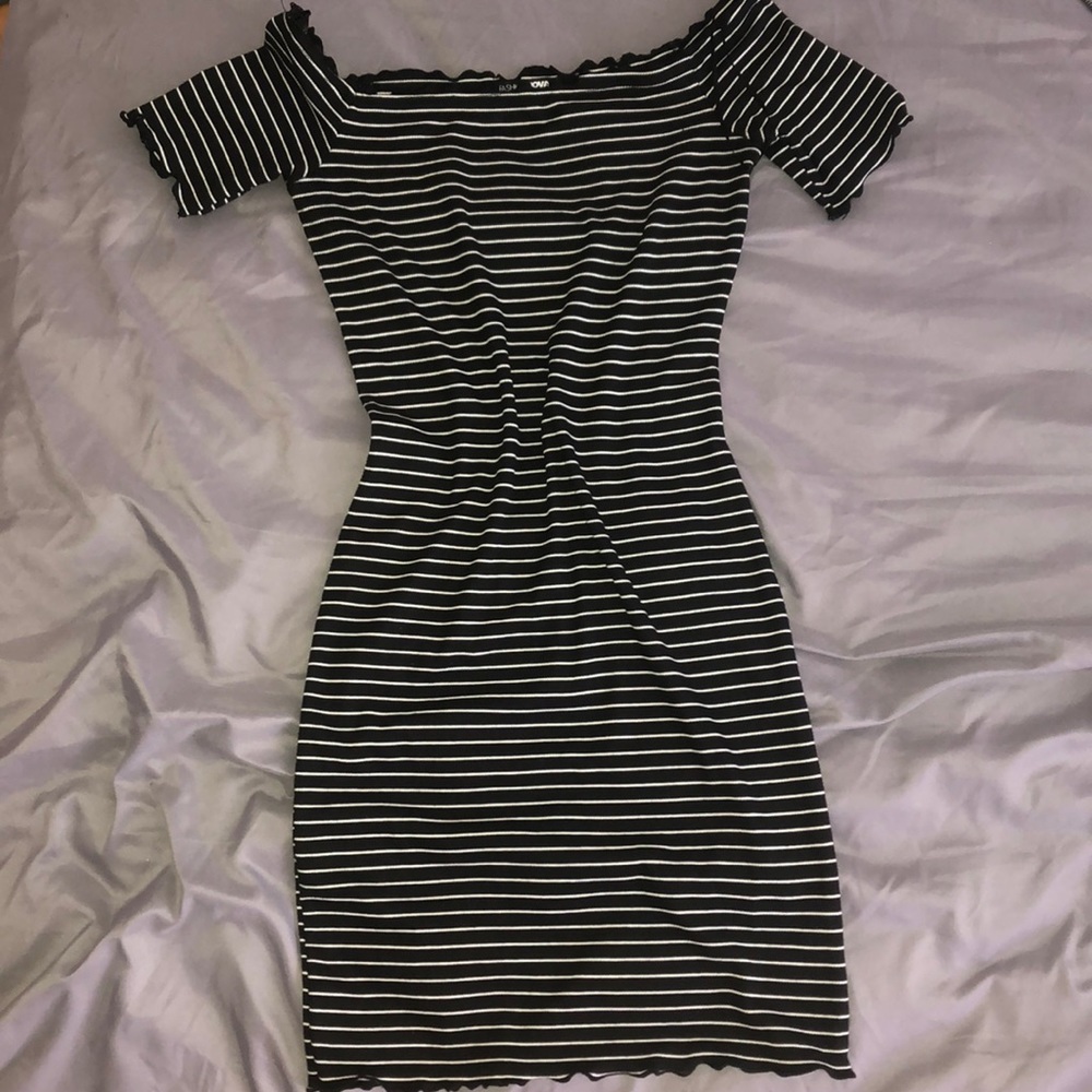 (NEW) Fashion Nova off the shoulder dress